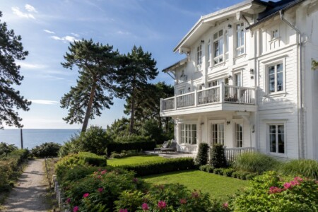Helle Bäderstil-Villa Meerblick 24 mit Balkon und Garten an der Ostsee