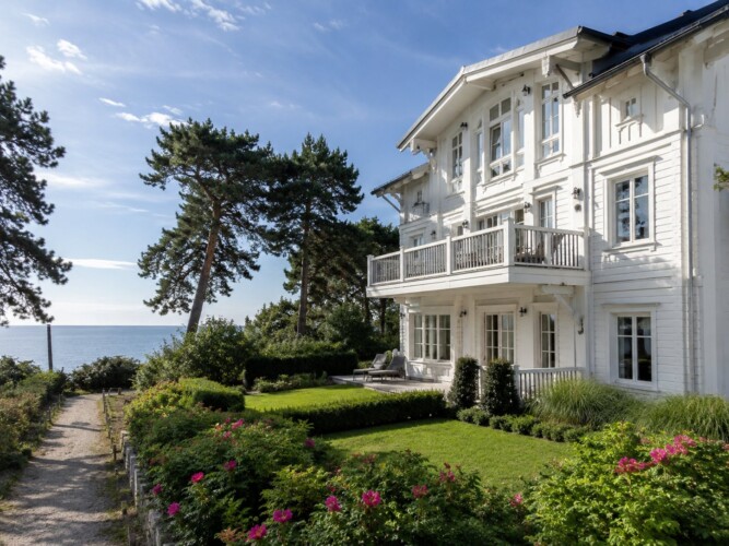 Helle Bäderstil-Villa Meerblick 24 mit Balkon und Garten an der Ostsee