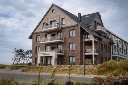 Mehrfamilienhaus mit Balkonen in Strandnähe in Binz auf Rügen